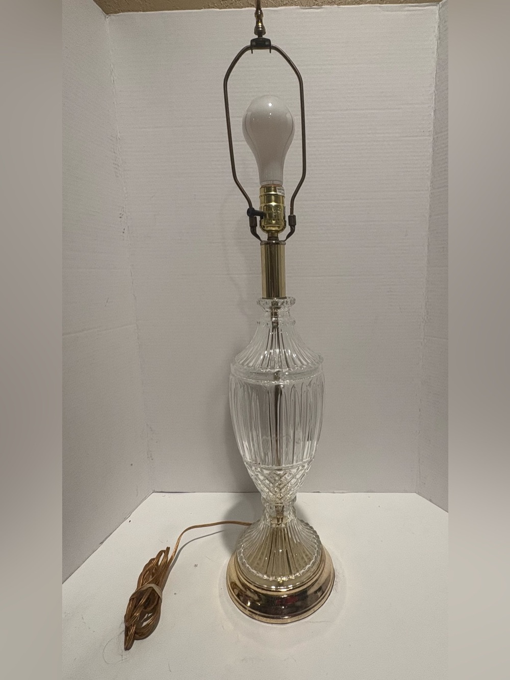 Vintage Crystal Table Lamp with Brass Accents - Clear